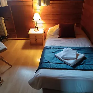 2* Hotel De L'impossible